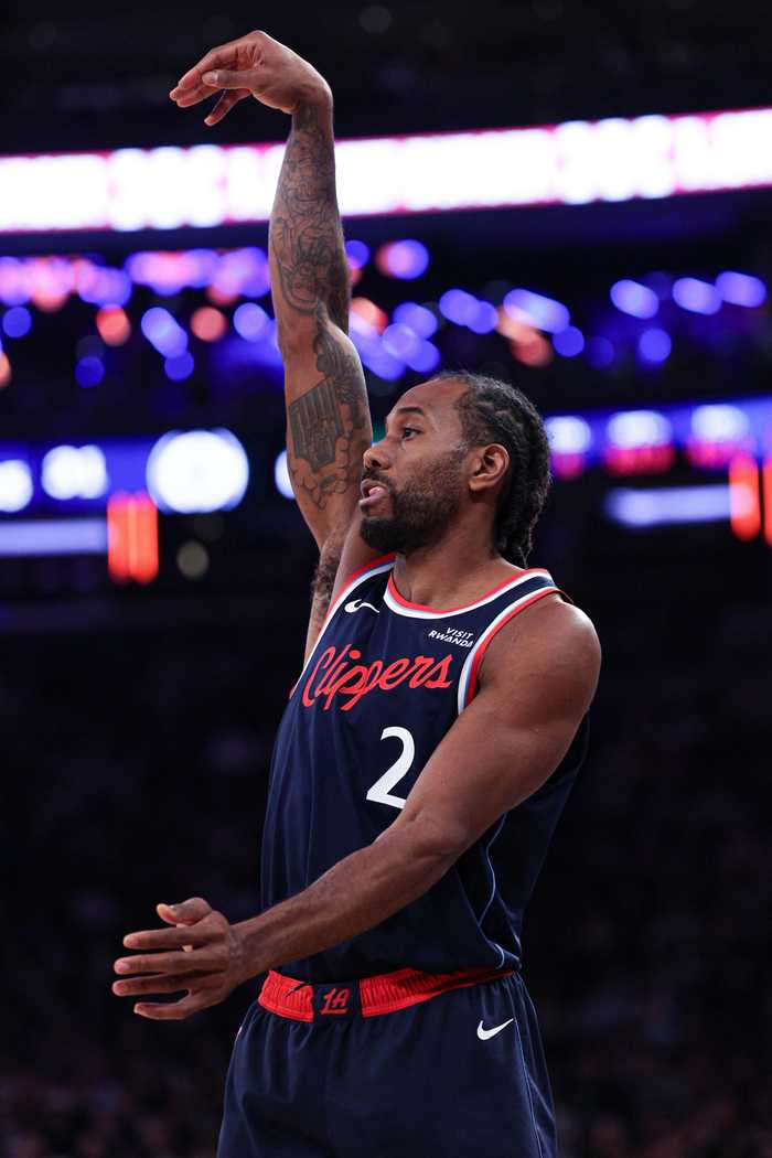 战神模式！小卡近10战场均32.5分7板2.7断1.1帽 命中率53/42/90%