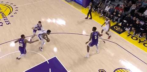 恩比德造犯规引斯玛特不满