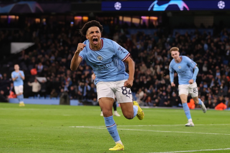 瓜帅：无论是在进攻端还是在防守端，里科-刘易斯都极具价值